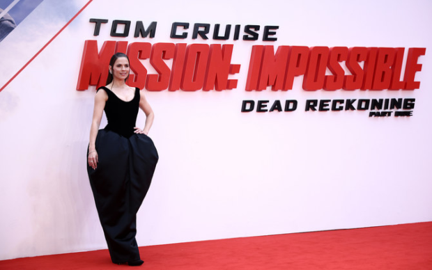 Pelakon Hayley Atwell pakai Ashi Studio di tayangan perdana Mission: Impossible di London