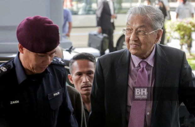 ‘Saya saman Ahmad Zahid kerana dia menghina saya secara peribadi’ – Dr Mahathir